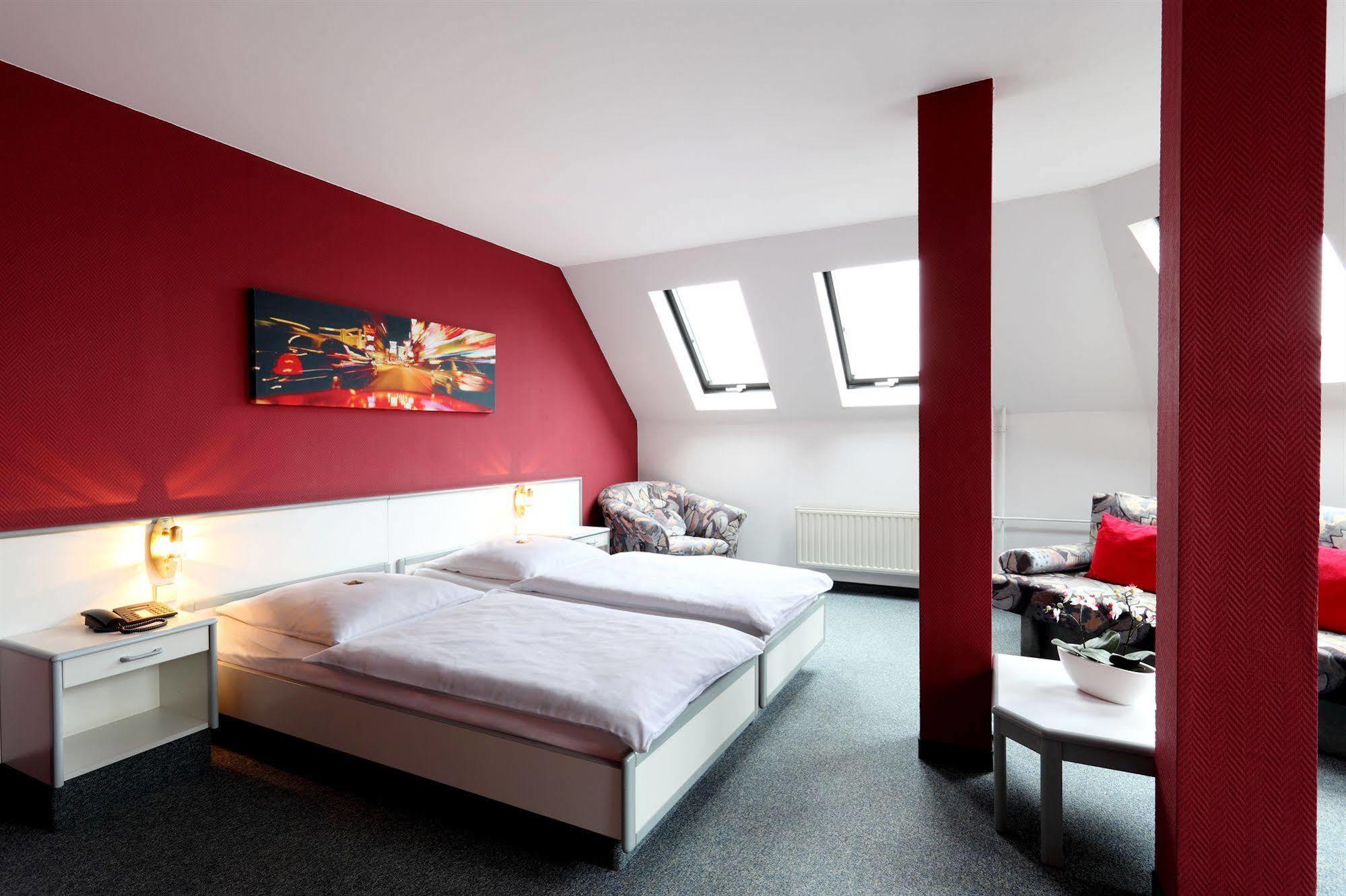 Nova Hotel 2*